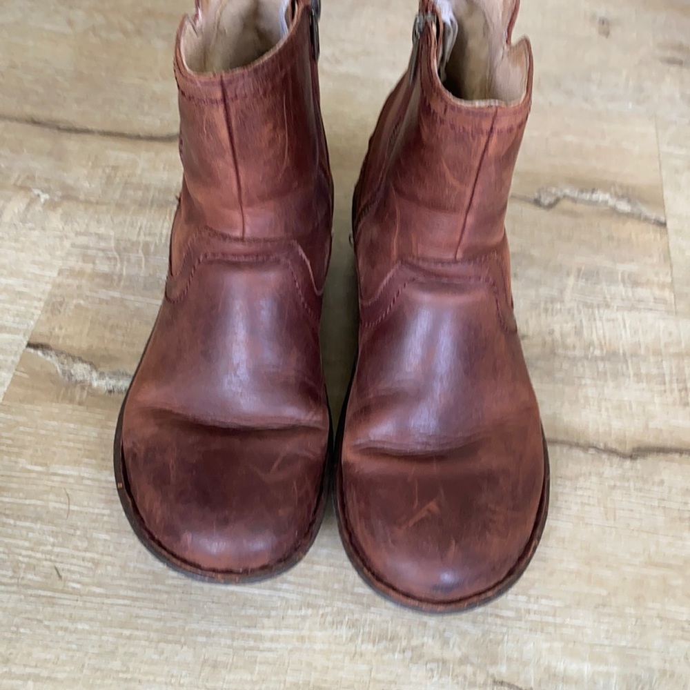 UGG Leather Zip Up Boots size 8
